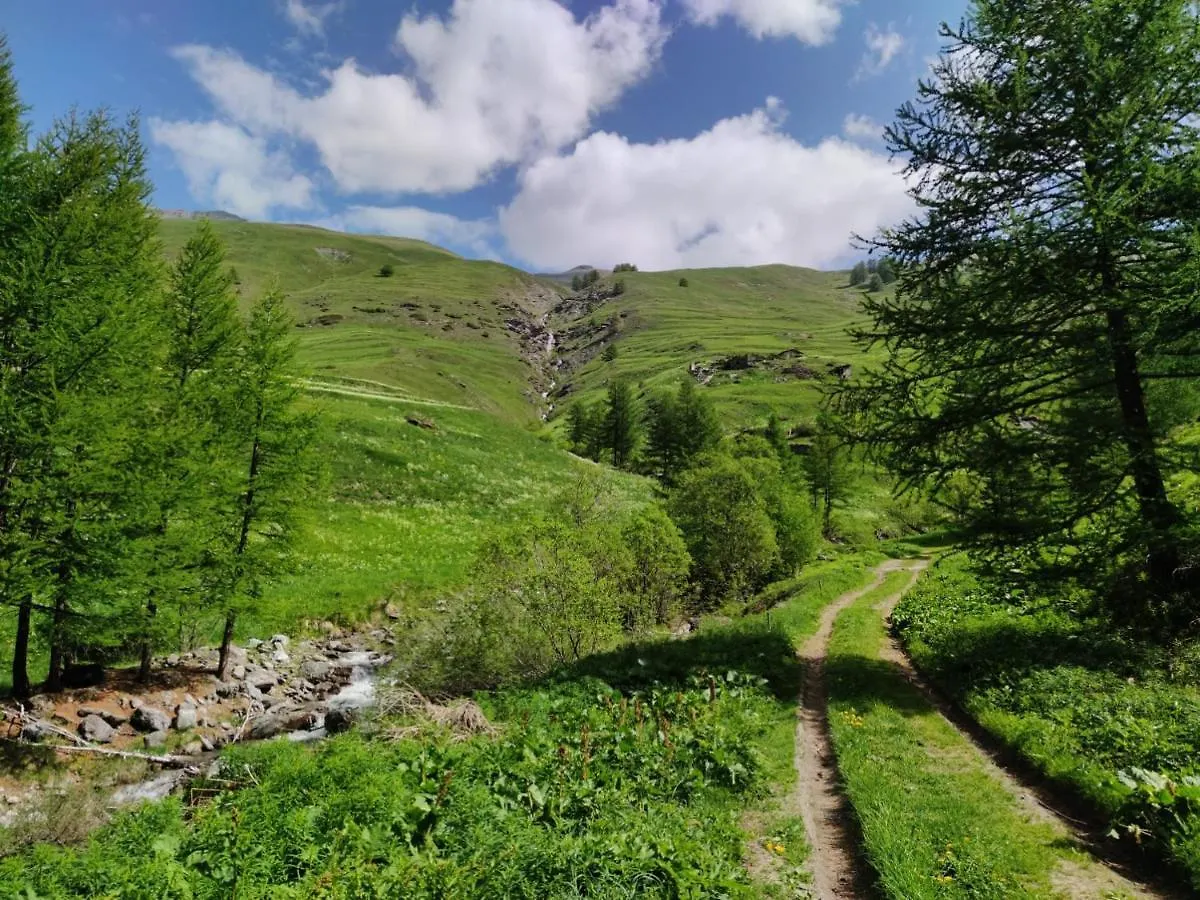 Les Hauts Du Roux location